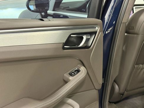 Used 2020 Porsche Macan Turbo image 70