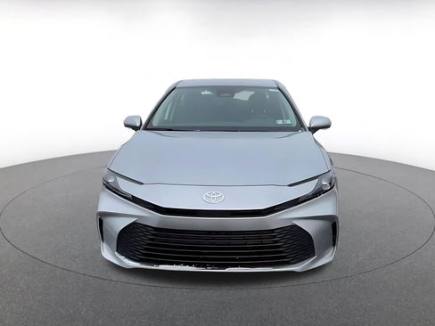 Used 2025 Toyota Camry LE image 5