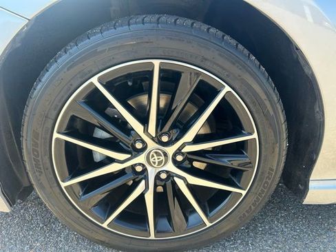 Used 2021 Toyota Camry SE image 10