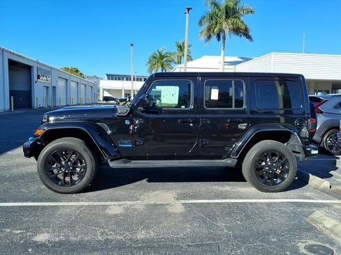Used 2021 Jeep Wrangler Unlimited Sahara 4xe image 5