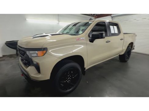 Used 2023 Chevrolet Silverado 1500 Custom Trail Boss AWD/4WD image 4
