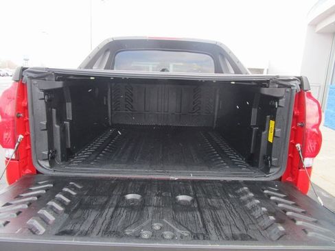 Used 2005 Chevrolet Avalanche Z66 w/ Sun And Sound Package image 22