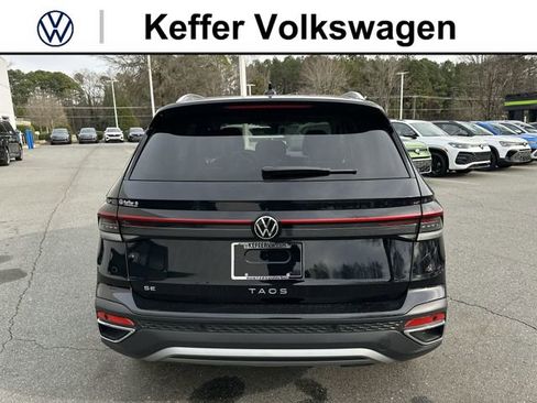 New 2026 Volkswagen Taos SE FWD image 4