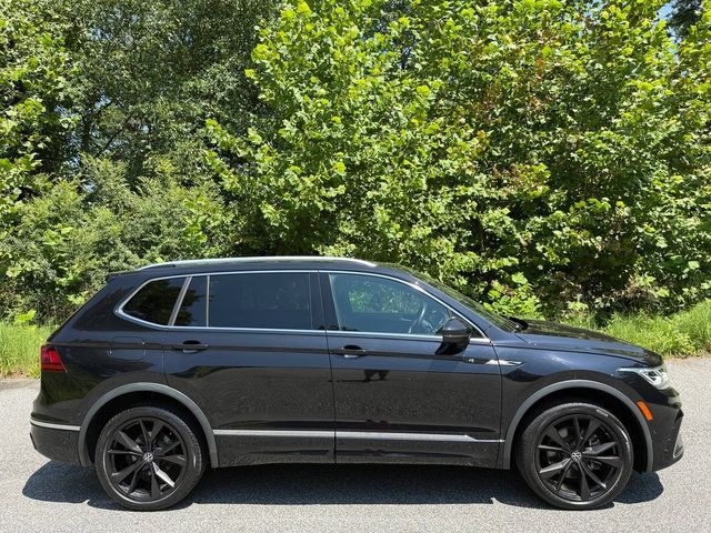 Used 2022 Volkswagen Tiguan SEL R-Line AWD/4WD image 5