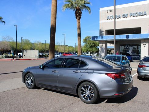 Used 2017 Acura TLX image 3