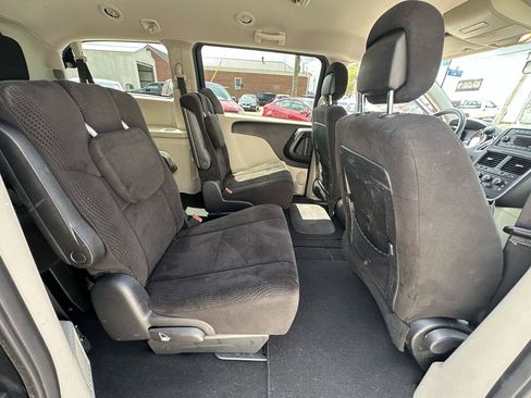 Used 2012 Dodge Grand Caravan SXT FWD image 12
