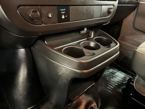 Used 2017 GMC Savana 2500 image 76