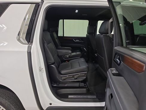 Used 2025 GMC Yukon XL Denali AWD/4WD image 29