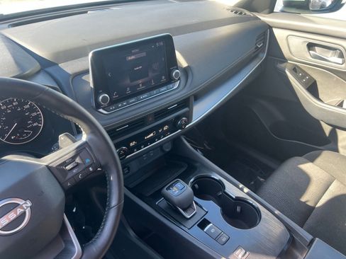 Used 2025 Nissan Rogue SV FWD image 20