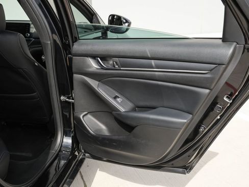 Used 2018 Honda Accord Sport image 19