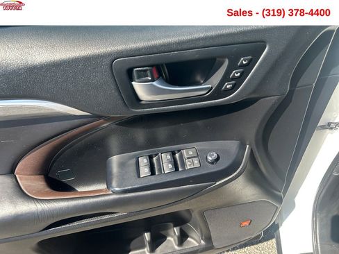 Used 2019 Toyota Highlander Limited Platinum AWD/4WD image 11