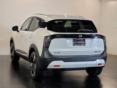 New 2025 Nissan Kicks SR w/ SR Premium Package image 31