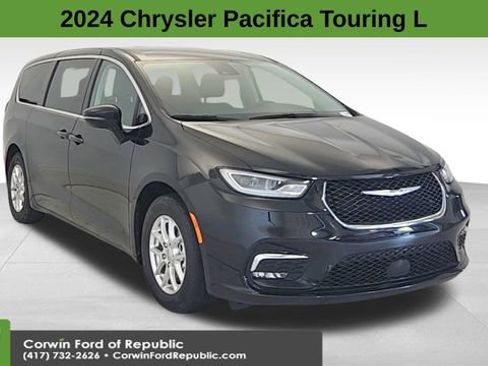 Used 2024 Chrysler Pacifica Touring-L FWD image 1