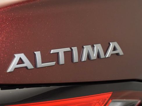 Used 2024 Nissan Altima 2.5 SV FWD image 9