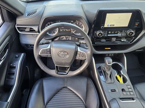 Used 2024 Toyota Highlander XSE image 18
