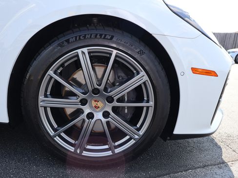 Used 2025 Porsche Panamera RWD image 10