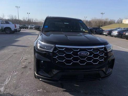 Used 2025 Ford Explorer Platinum w/ LUX Leather Package image 4