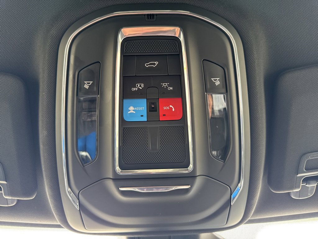 Used 2025 Jeep Grand Cherokee Altitude AWD/4WD image 19