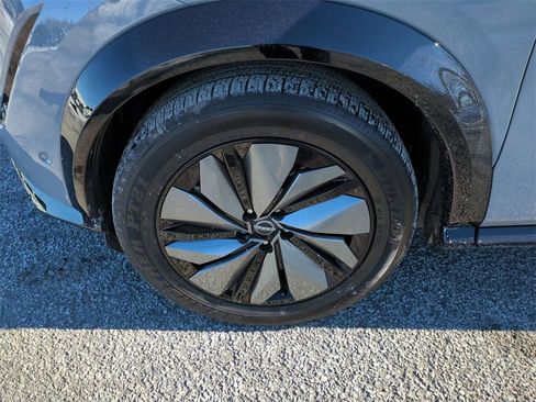 Used 2025 Nissan Ariya Platinum image 27