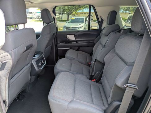 Used 2025 Ford Expedition Active RWD image 18