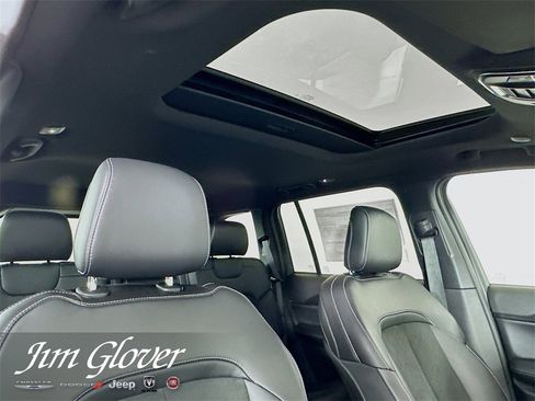 New 2025 Jeep Grand Cherokee Altitude image 18
