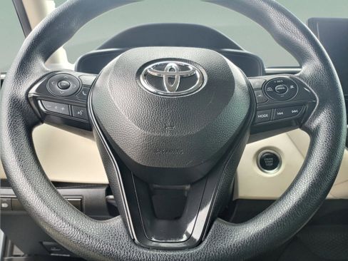 Used 2025 Toyota Corolla LE w/ Convenience Package image 7