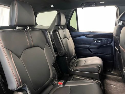 Used 2025 Honda Pilot TrailSport image 13