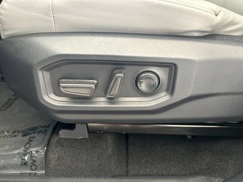 Used 2025 Toyota Tundra Limited AWD/4WD image 42