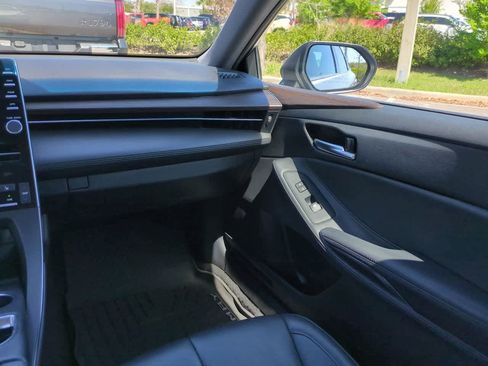 Used 2021 Toyota Avalon XLE image 16