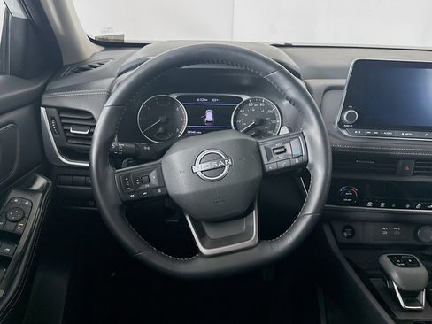 Used 2025 Nissan Rogue SV image 18