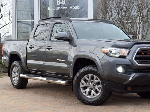 Used 2016 Toyota Tacoma SR5 image 3