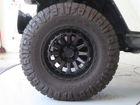 Used 2023 Jeep Wrangler Unlimited Sahara AWD/4WD image 26