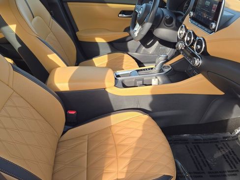 Used 2025 Nissan Sentra SV w/ SV Premium Package image 8