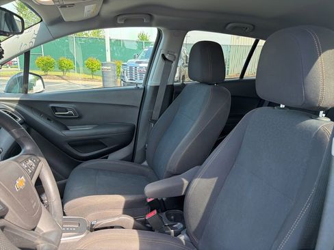 Used 2019 Chevrolet Trax LS w/ Tint and Cruise Package FWD image 12