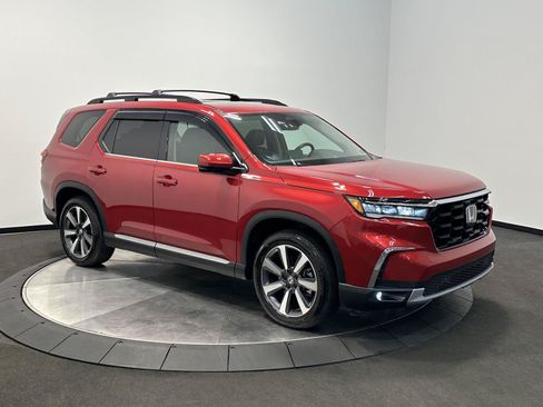 Certified 2025 Honda Pilot Touring image 2