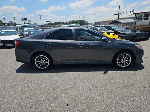 Used 2014 Toyota Camry SE FWD image 7