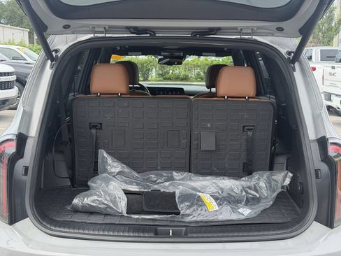 Used 2025 Kia Telluride AWD image 12