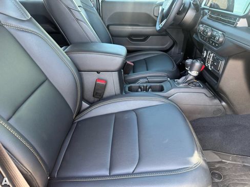 Used 2025 Jeep Wrangler Unlimited Sahara w/ Safety Group AWD/4WD image 30