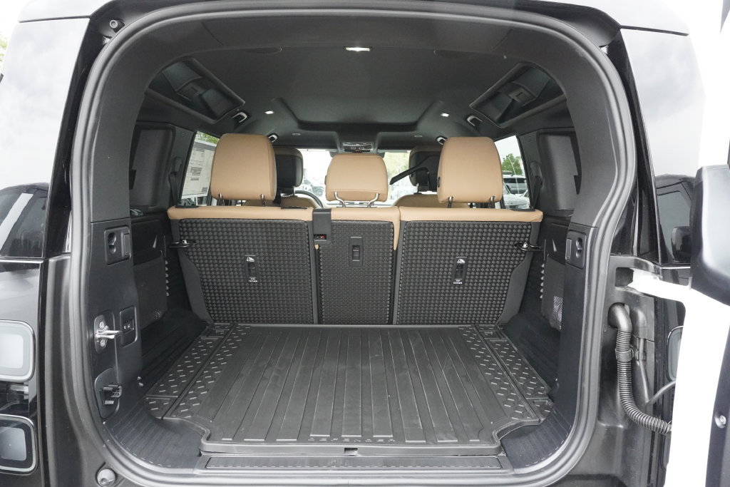 New 2026 Land Rover Defender 110 X-Dynamic SE AWD/4WD image 31