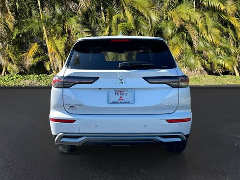 New 2025 Mitsubishi Outlander SE image 4