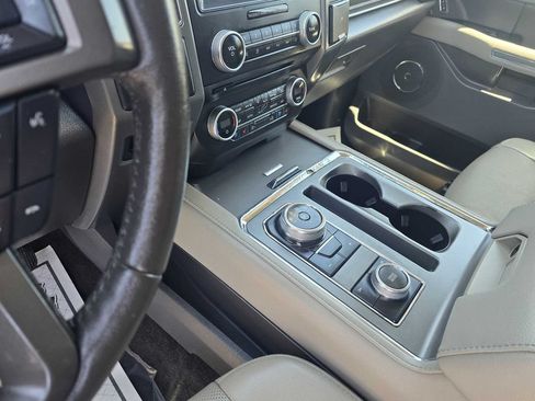 Used 2018 Ford Expedition XLT w/ Equipment Group 202A AWD/4WD image 21
