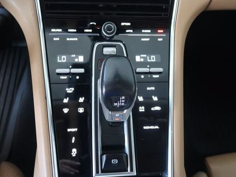 Used 2019 Porsche Panamera RWD image 28