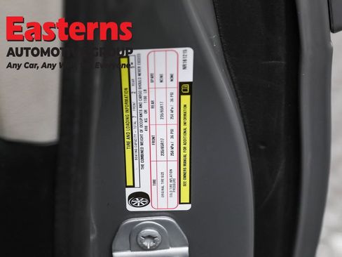 Used 2022 Chrysler Pacifica Touring-L FWD image 35