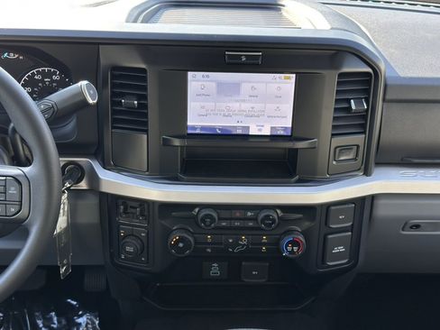 New 2025 Ford F250 XLT w/ FX4 Off-Road Package image 21