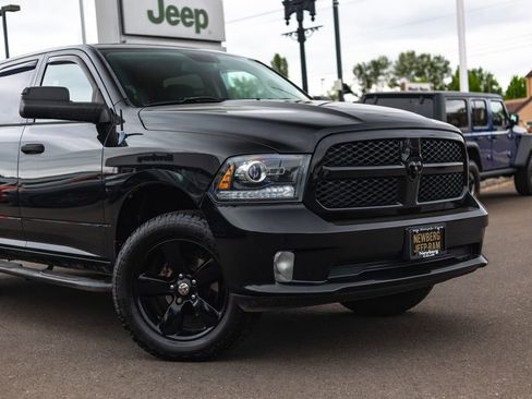 Used 2014 RAM 1500 Express w/ Black Ram 1500 Express Group AWD/4WD image 3