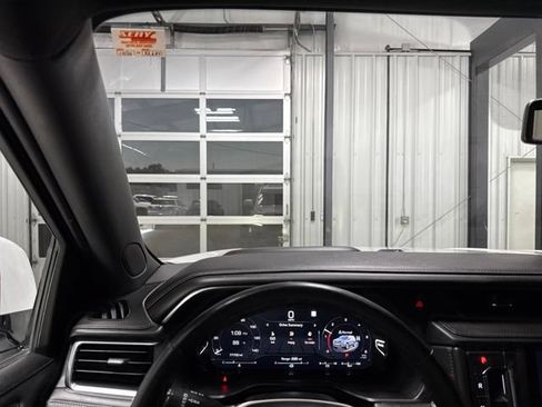 Used 2022 GMC Yukon XL Denali AWD/4WD image 10
