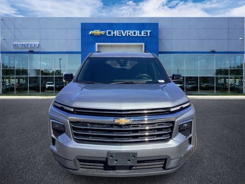 Used 2024 Chevrolet Traverse LT AWD/4WD image 4
