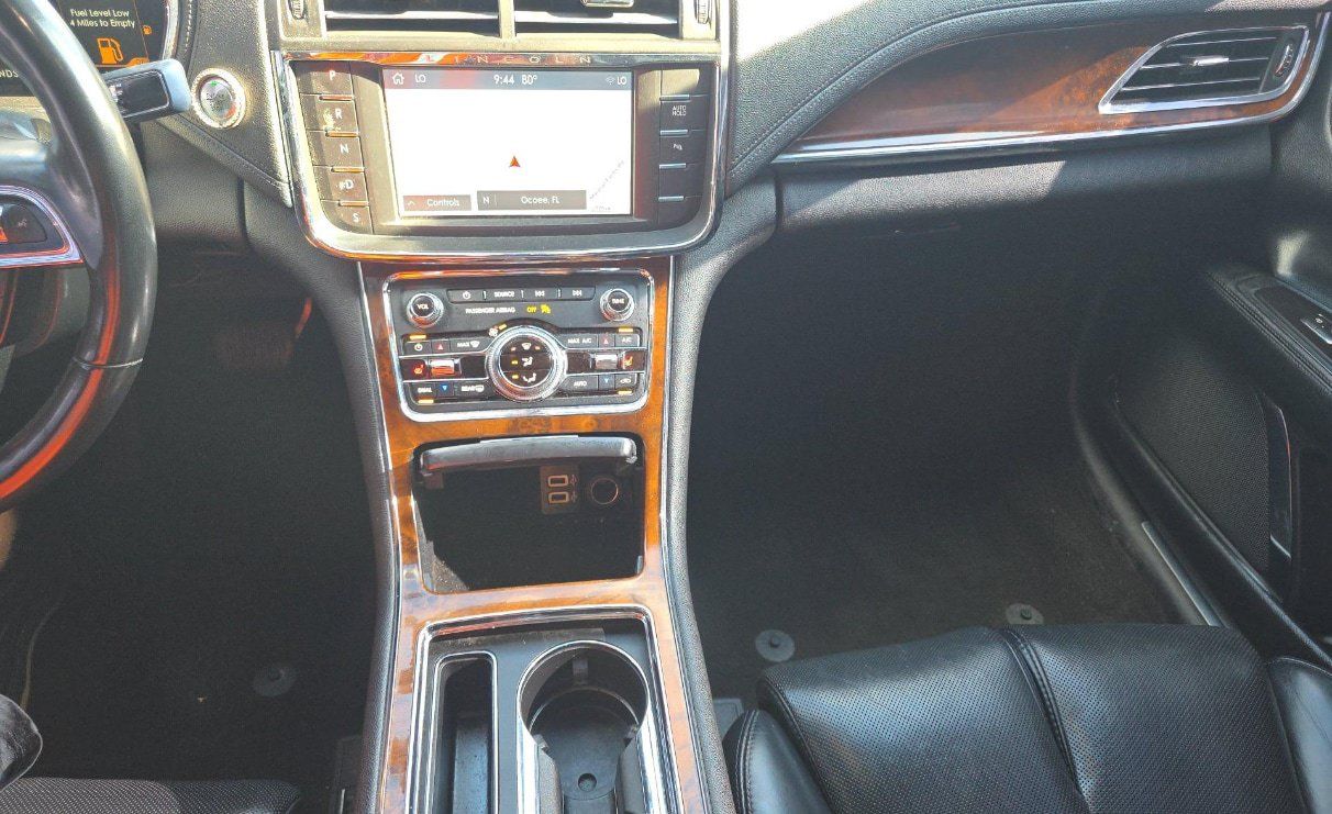 Used 2019 Lincoln Continental Select FWD image 6