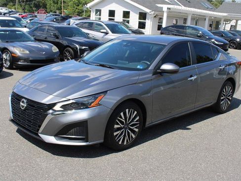 Used 2023 Nissan Altima 2.5 SV FWD image 3