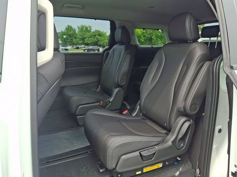New 2027 Kia Carnival EX w/ Dark Edition Package FWD image 6